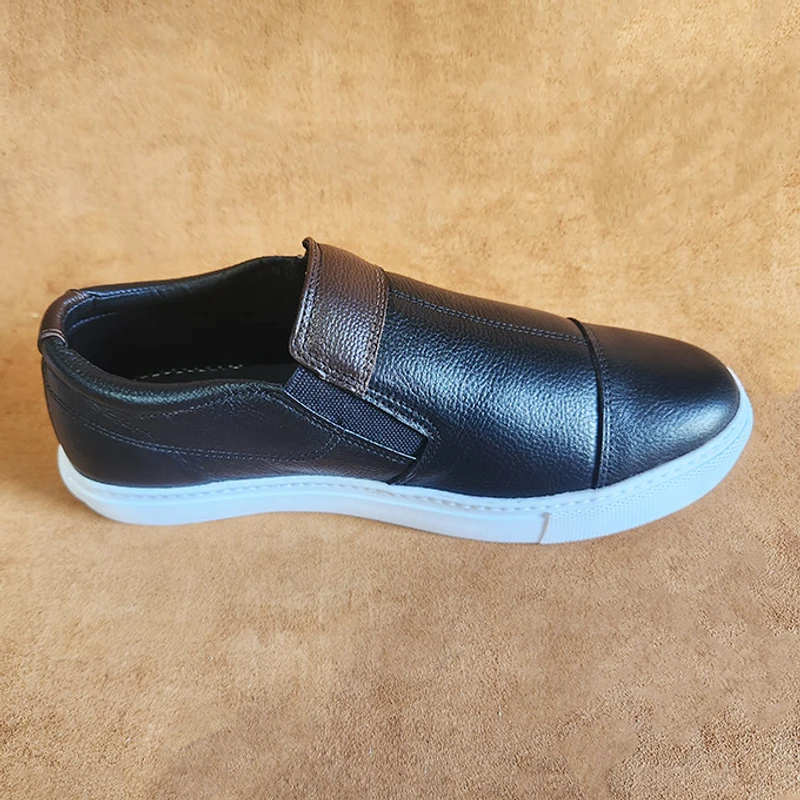 Lightweight 100% Leather Sneaker