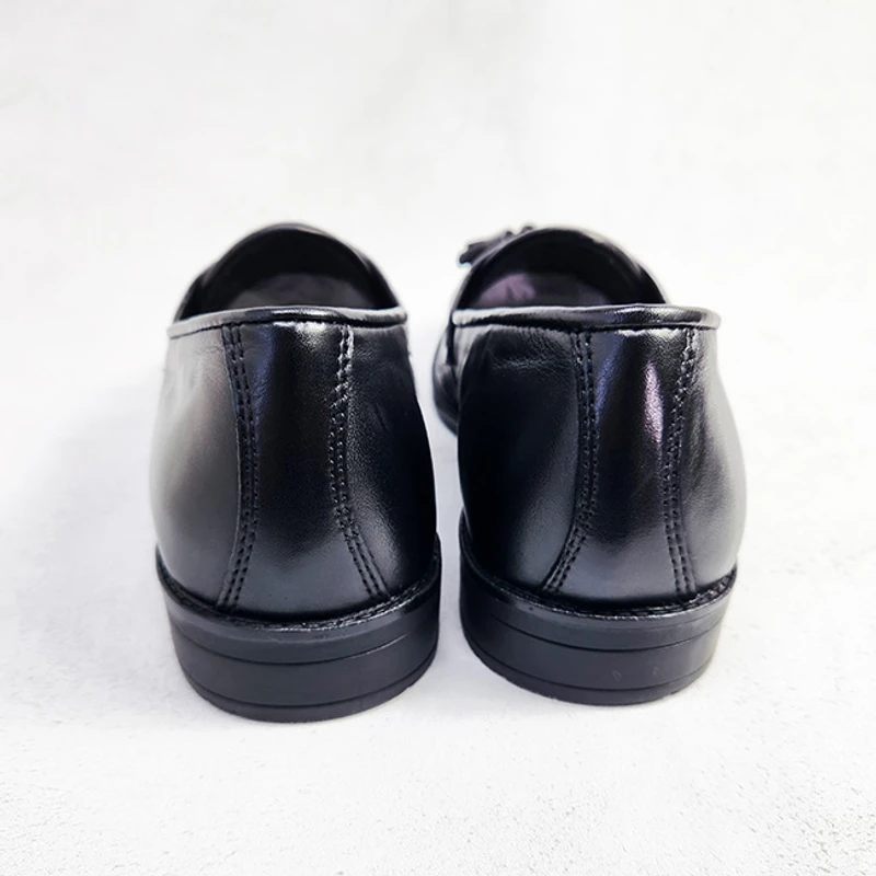 Comfortable Leather Loafer In Black - Image 6