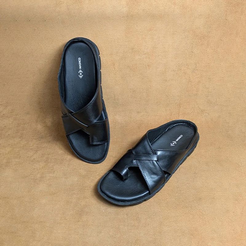 Lightweight Leather Sandal in Black