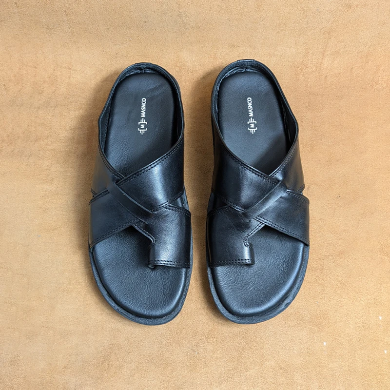 Lightweight Leather Sandal in Black