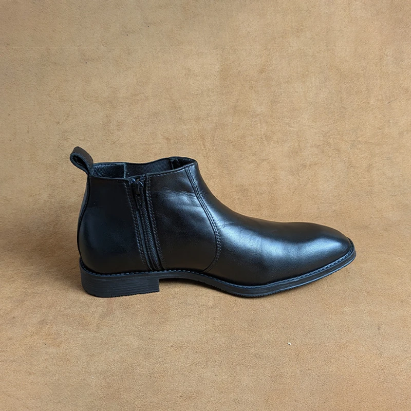 Men’s Leather Chelsea Boot with Chain