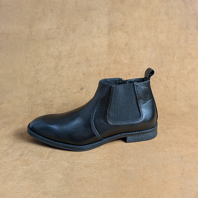 Men’s Leather Chelsea Boot with Chain - Image 3