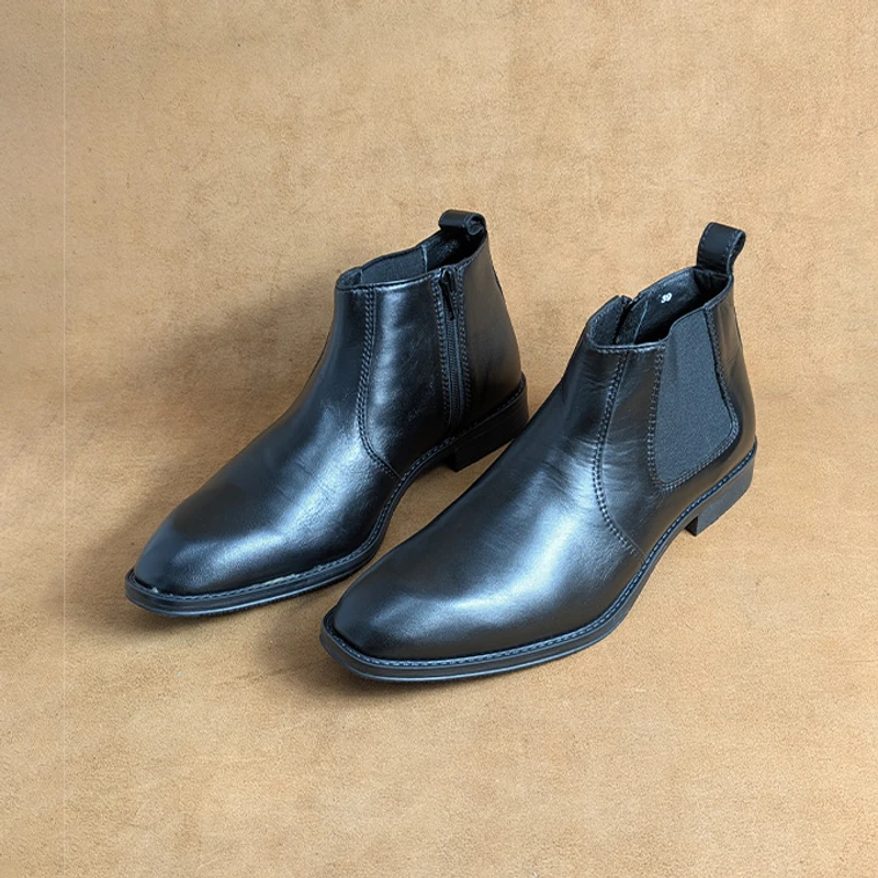 Men’s Leather Chelsea Boot with Chain - Image 4