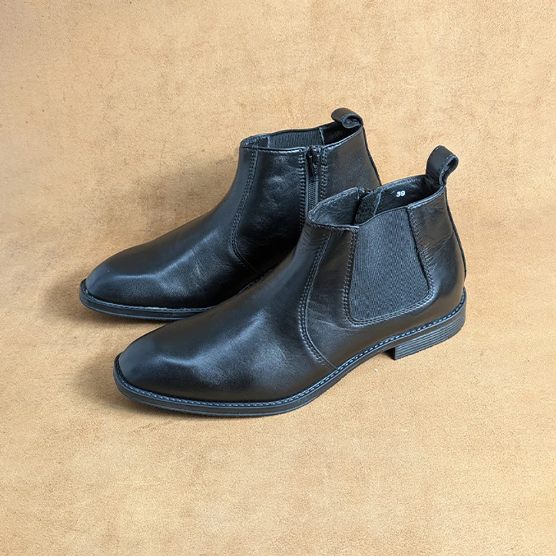 Men’s Leather Chelsea Boot with Chain - Image 5