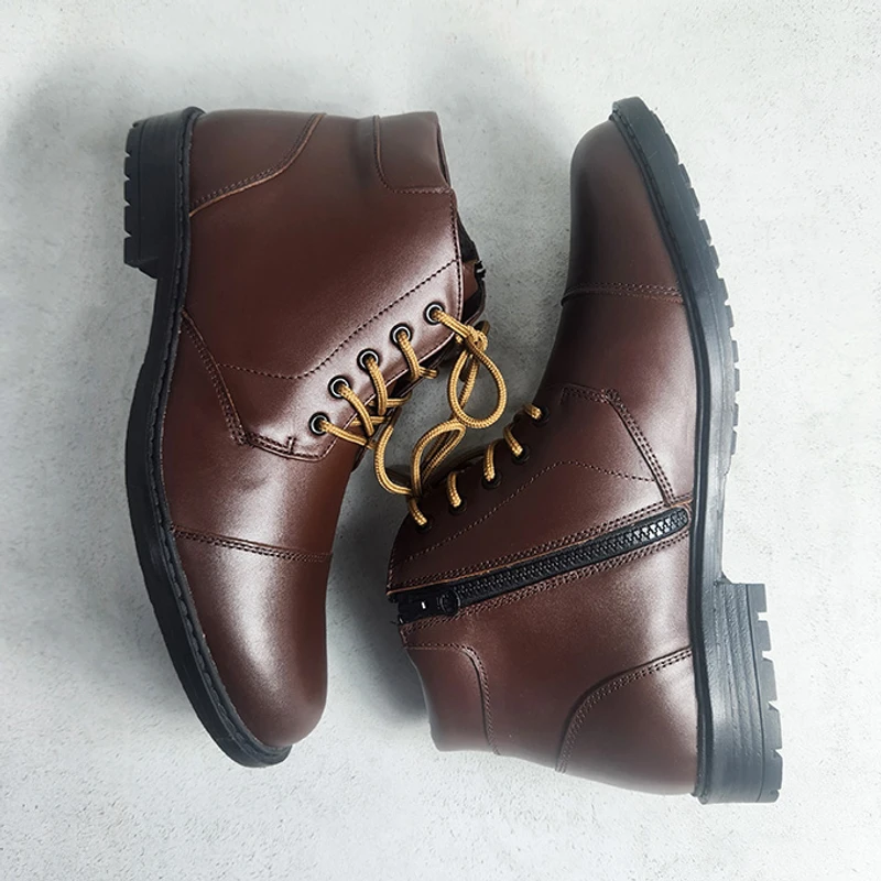 Men’s Leather Boot With Chain - Image 3