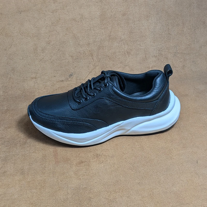 High Quality Men's Leather Sneaker in black