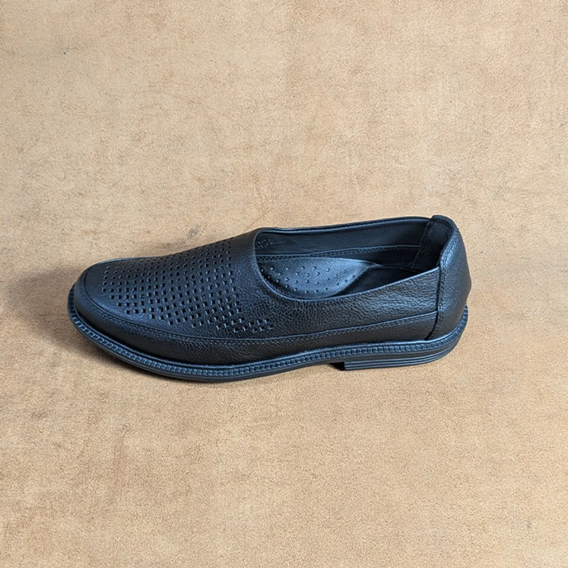 Light Weight Slip On Shoe in Black