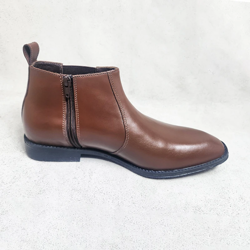 Men’s Leather Chelsea Boot with Chain