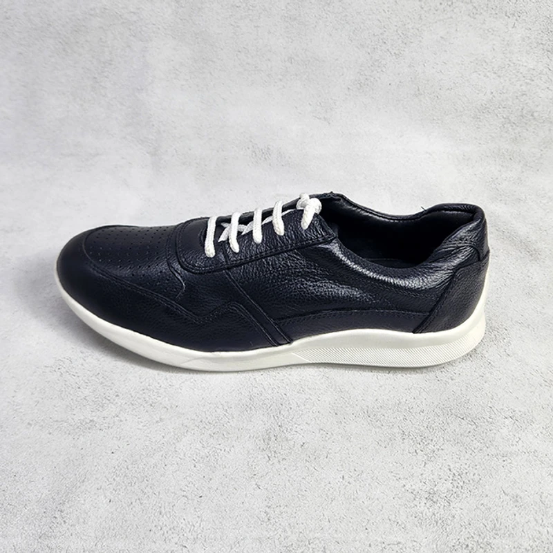 Men’s Leather Sneaker in Black