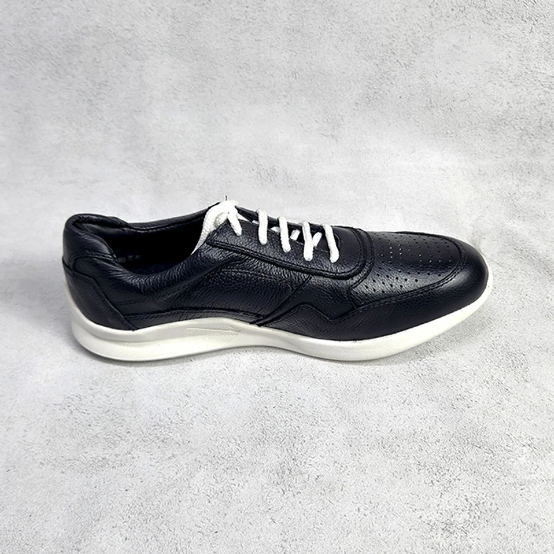 Men’s Leather Sneaker in Black