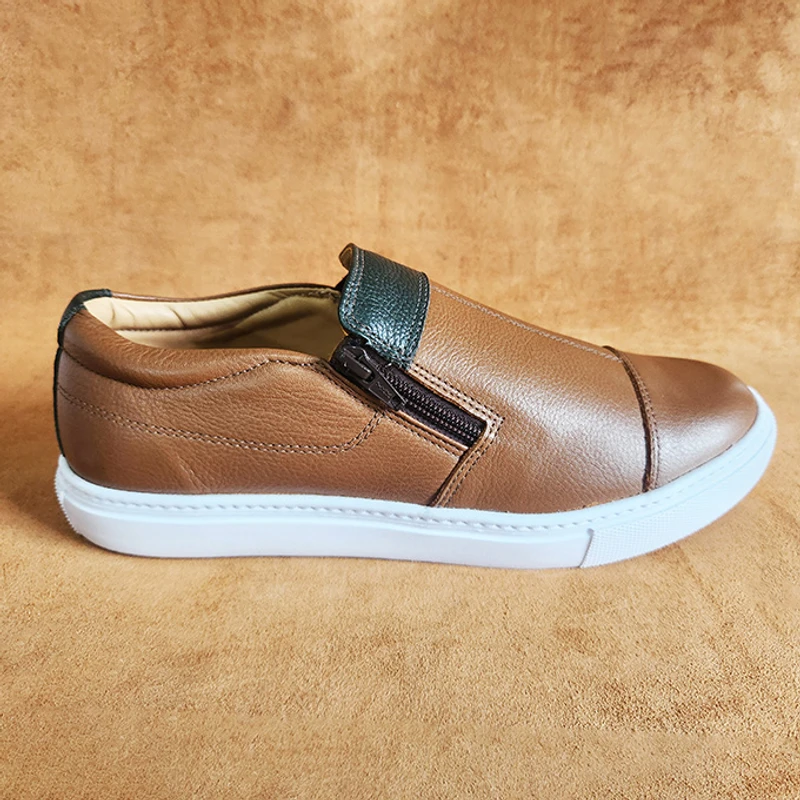 Lightweight 100% Leather Sneaker