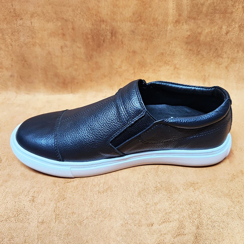 Lightweight 100% Leather Sneaker in Black