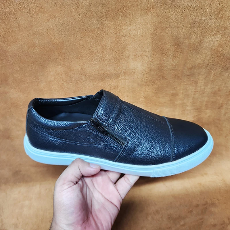 Lightweight 100% Leather Sneaker in Black - Image 4