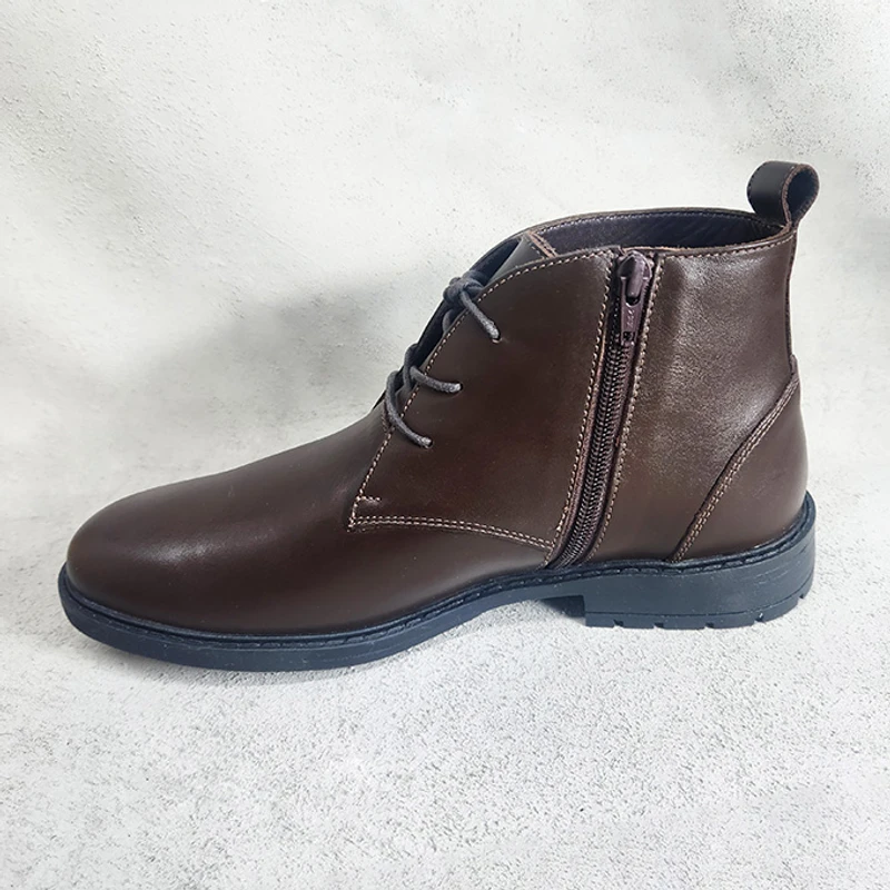 Men’s Leather Chukka Boot with Chain