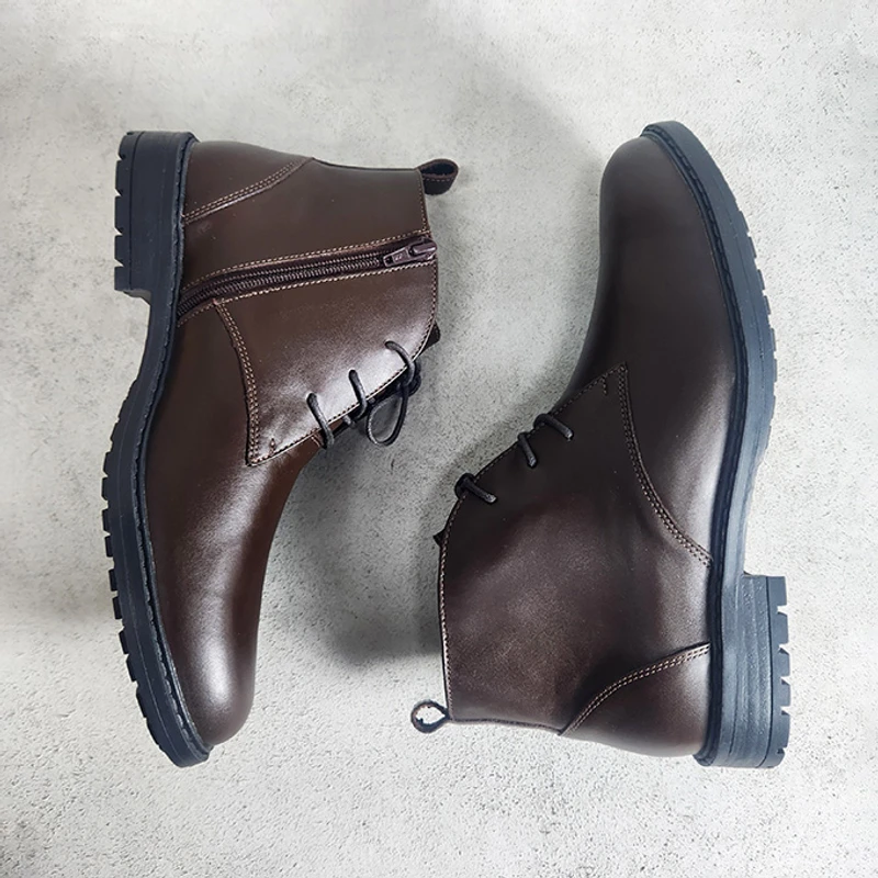 Men’s Leather Chukka Boot with Chain - Image 5