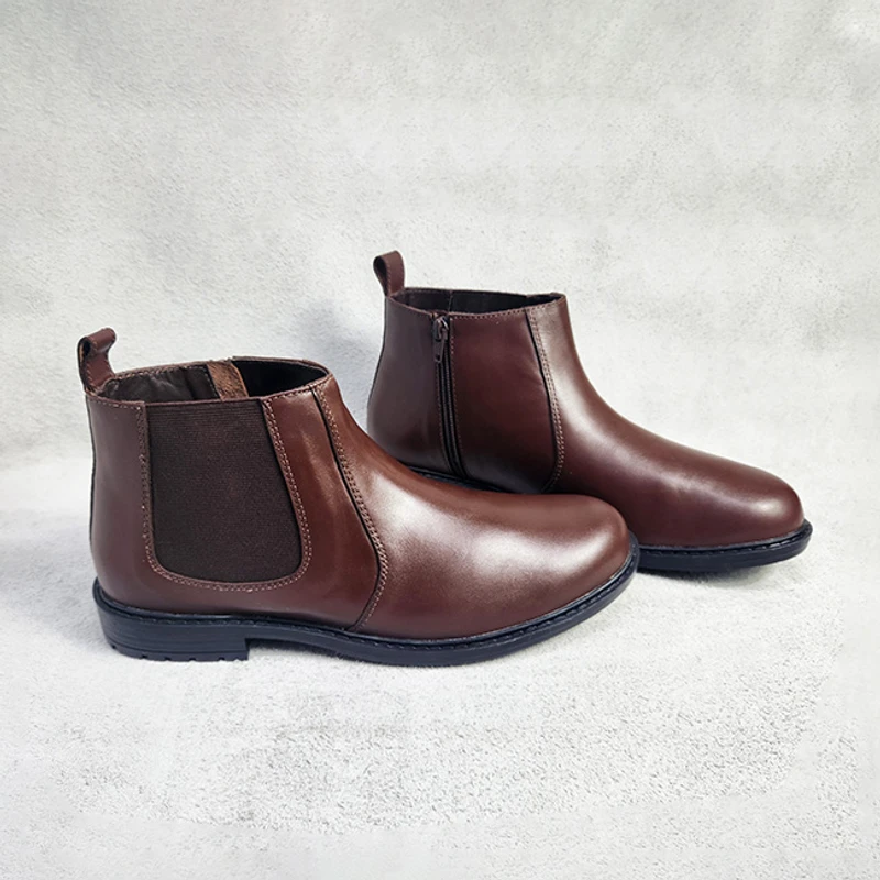 Men’s Leather Chelsea Boot with Chain