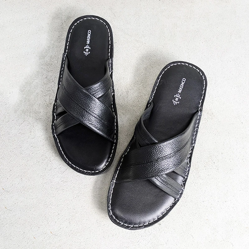 Lightweight Leather Sandal in Black