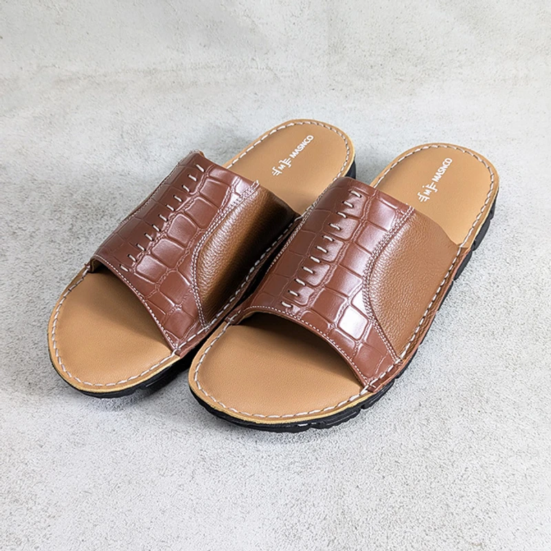 Lightweight Leather Sandal in Brown