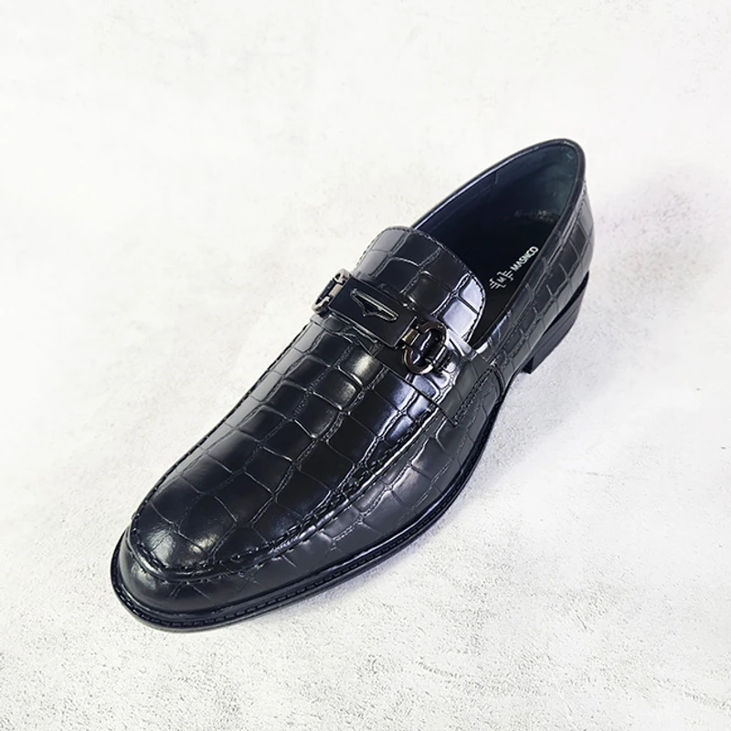 Comfortable Leather Loafer In Black Crocodile Print - Image 4