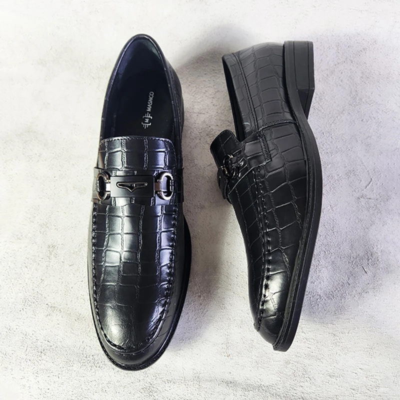 Comfortable Leather Loafer In Black Crocodile Print - Image 6