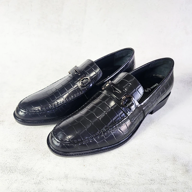 Comfortable Leather Loafer In Black Crocodile Print - Image 7