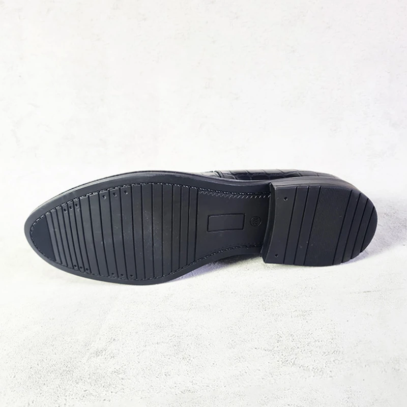 Comfortable Leather Loafer In Black Crocodile Print - Image 8