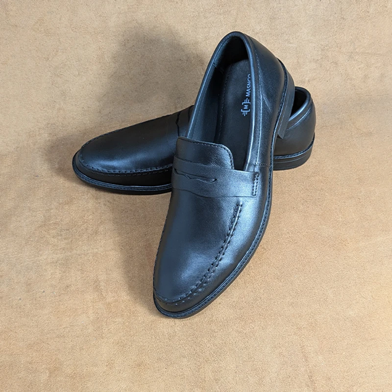 Comfortable Leather Loafer In Black - Image 3