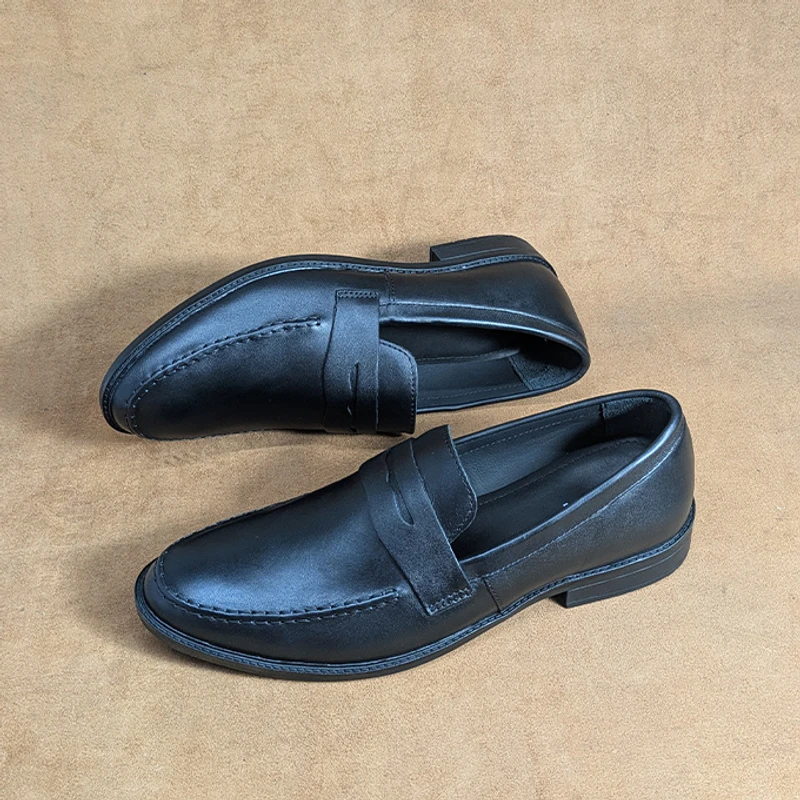 Comfortable Leather Loafer In Black - Image 5