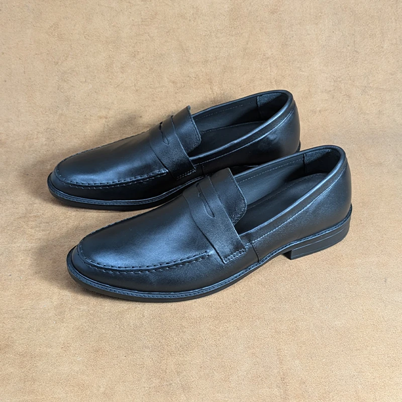 Comfortable Leather Loafer In Black - Image 4
