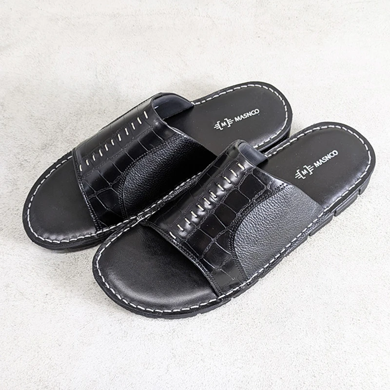 Lightweight Leather Sandal in Black