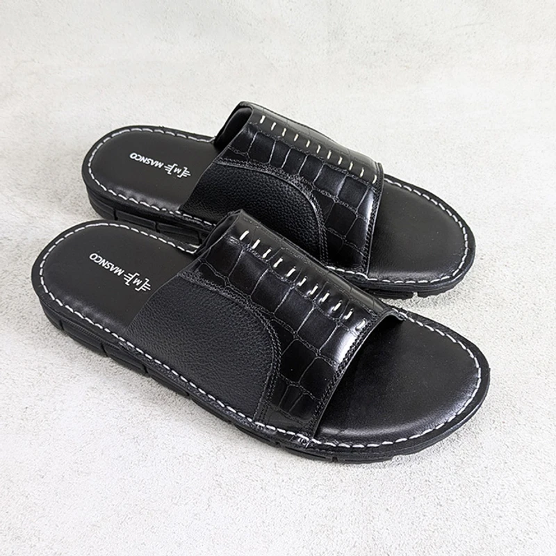 Lightweight Leather Sandal in Black
