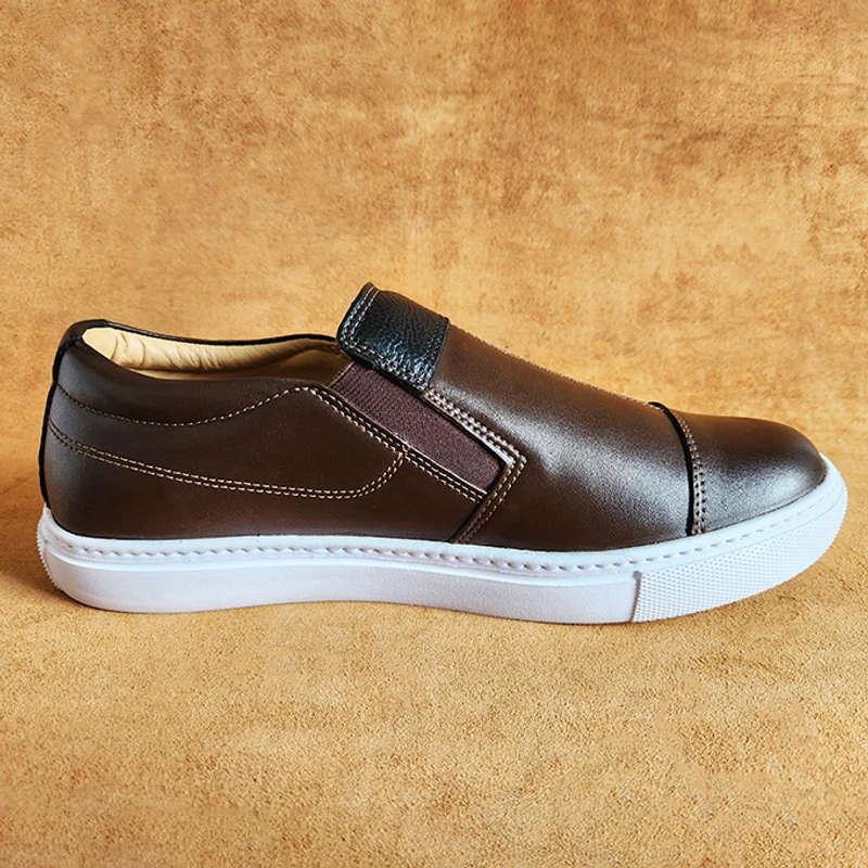 Lightweight 100% Leather Sneaker