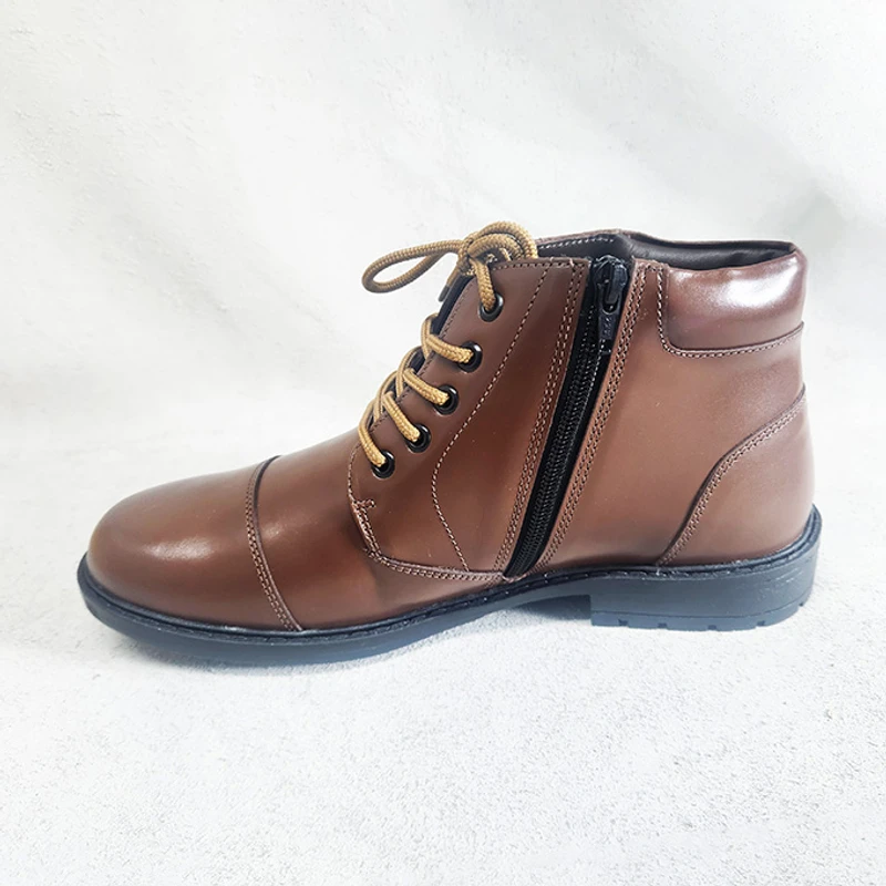 Men’s Leather Boot With Chain