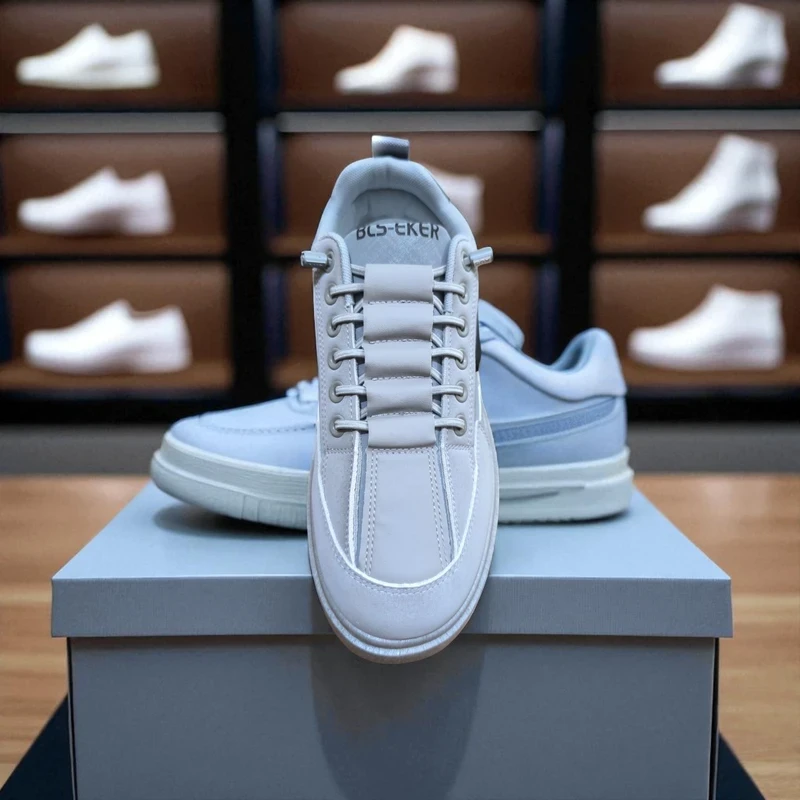 307 - Gray Reebok Sneakers with Accent and Sporty Design—Ideal for Urban Adventures