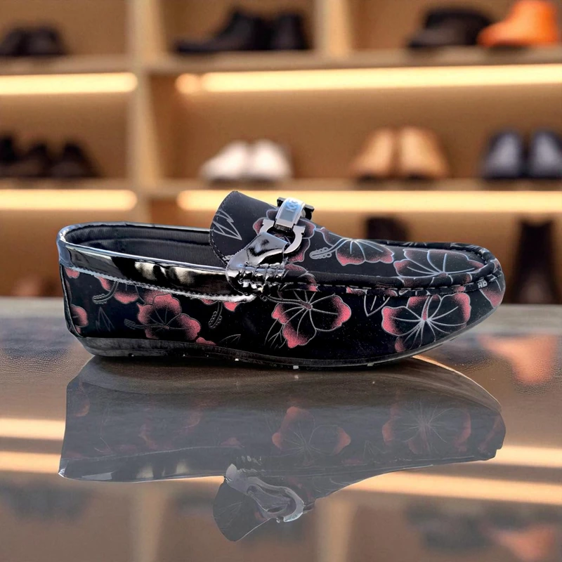 221 -Red floral print এর সাথে classy black base – এই loafer একসাথে আনবে elegance & trendy vibe।