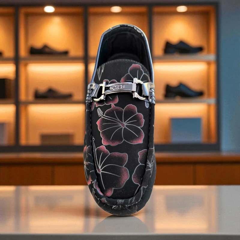 221 -Red floral print এর সাথে classy black base – এই loafer একসাথে আনবে elegance & trendy vibe। - Image 3