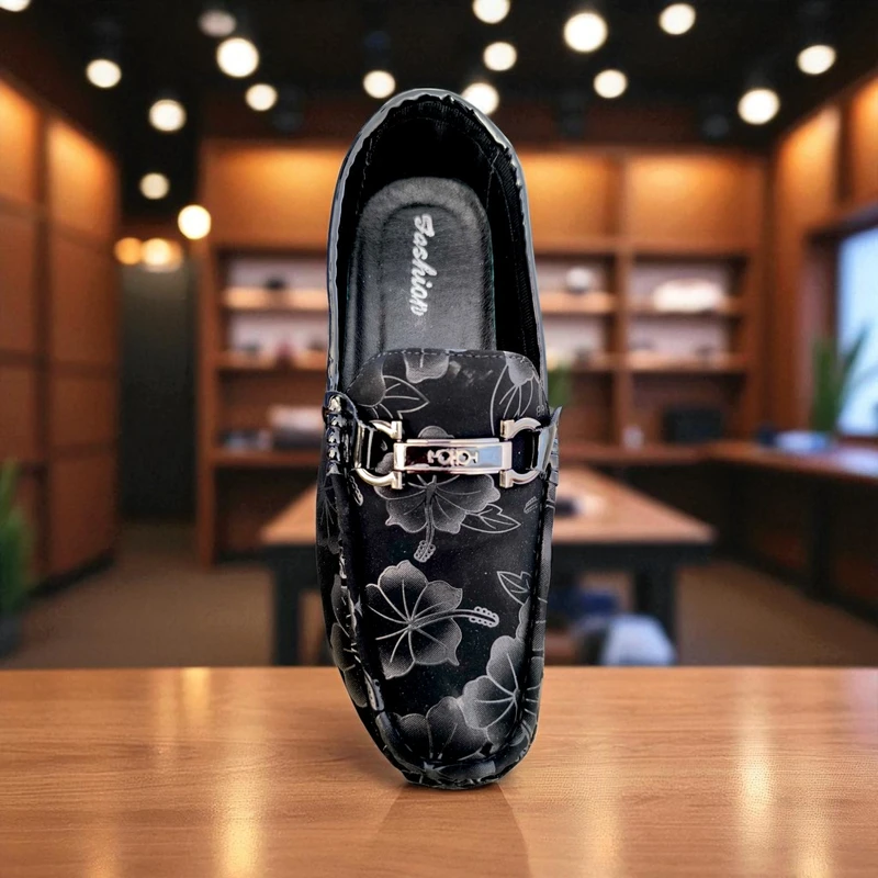 221 🌺 Stylish Floral Black Loafer – Modern & Elegant