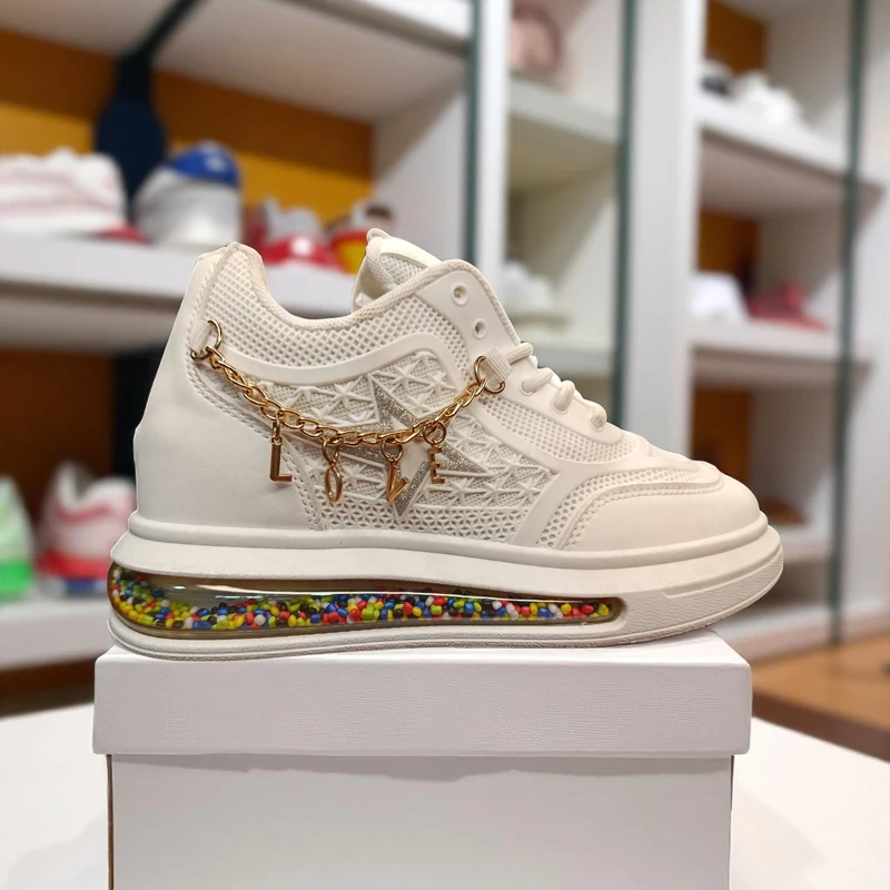 211 - White Sneakers with Star Pattern and Colorful Gel Sole—Perfect for Stylish and Comfortable Walks