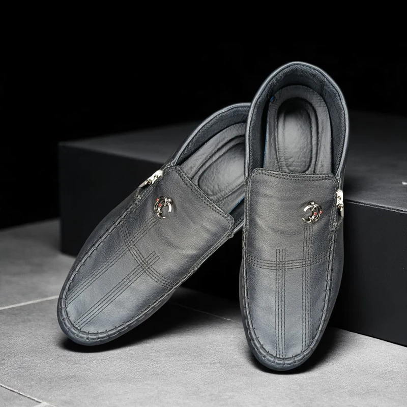 110 - Black Leather Slip-on Loafers with Zipper Detail—Sophisticated and Comfortable