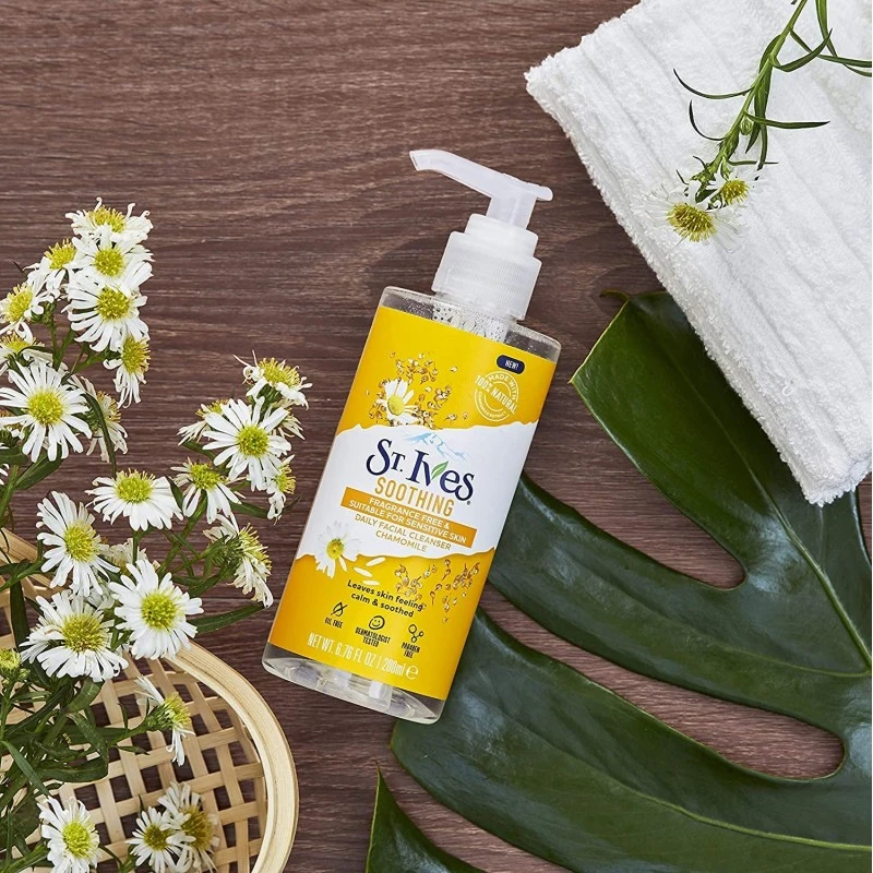 St. Ives Soothing Chamomile Facial Cleanser for Sensitive Skin – 200ml