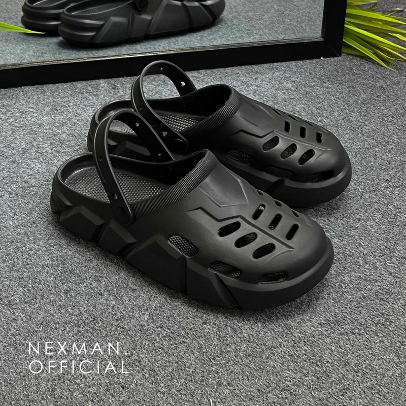 CK46 BLACK CLOGS