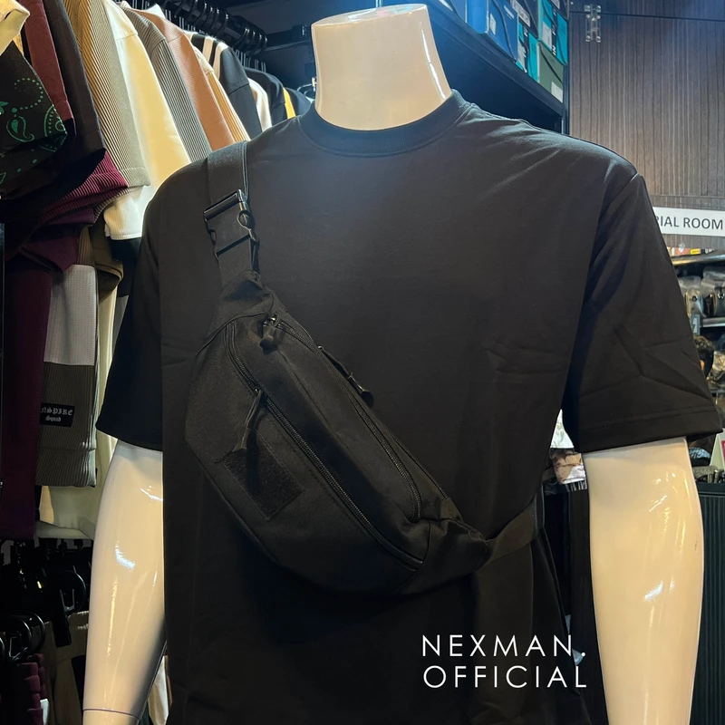 BLACK CHEST BAG