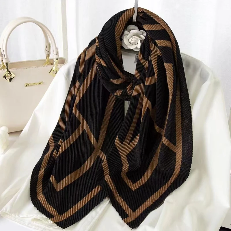 Geometric patterned black & white color crinkled cotton hijab / orna