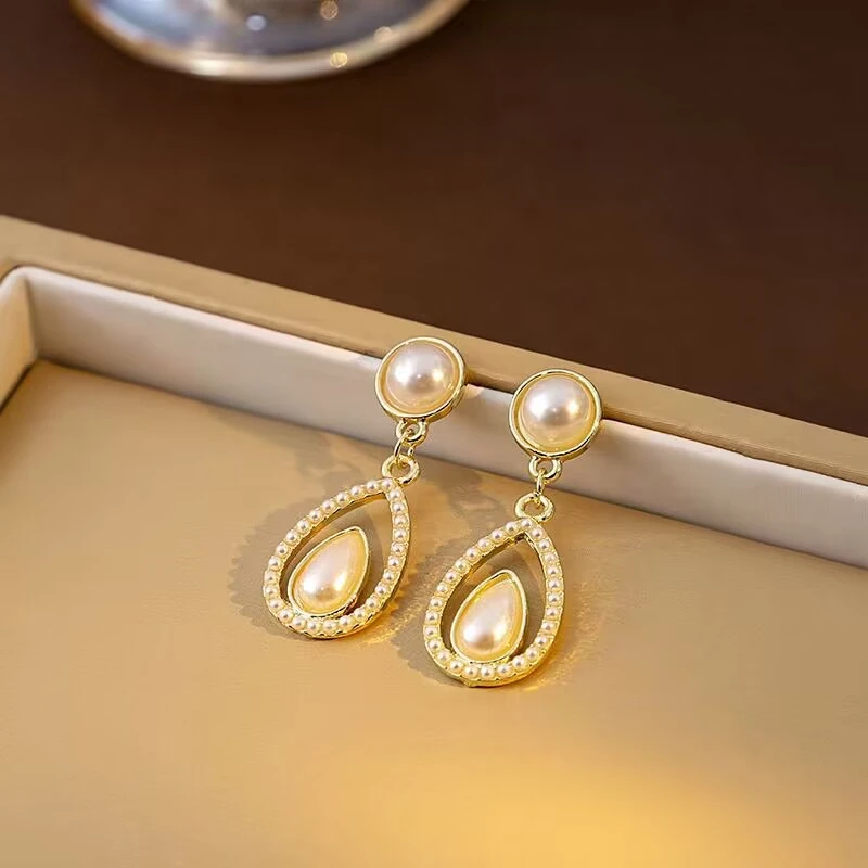 Elegant water drop crystal earrings - Thumbnail 3