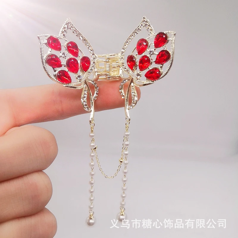 Pretty red claw clip
