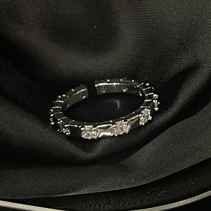 Sophisticated round crystal ring - Thumbnail 3