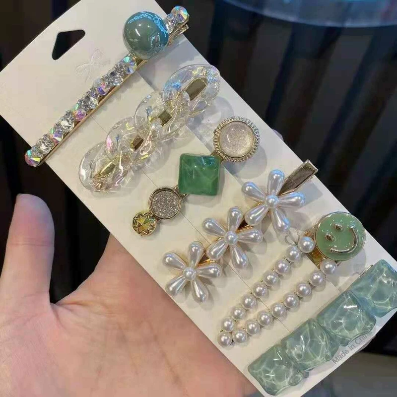 Elegant green color hair clip set