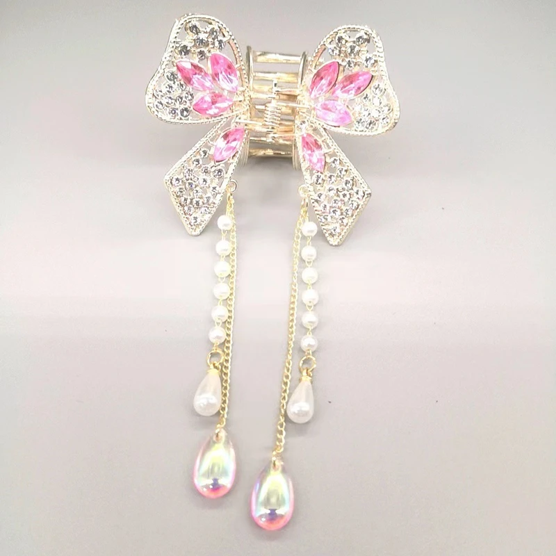 Pretty pink color tassel grip clip