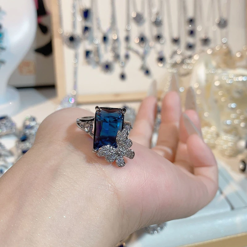 Beautiful Flower Design Crystal Ring
