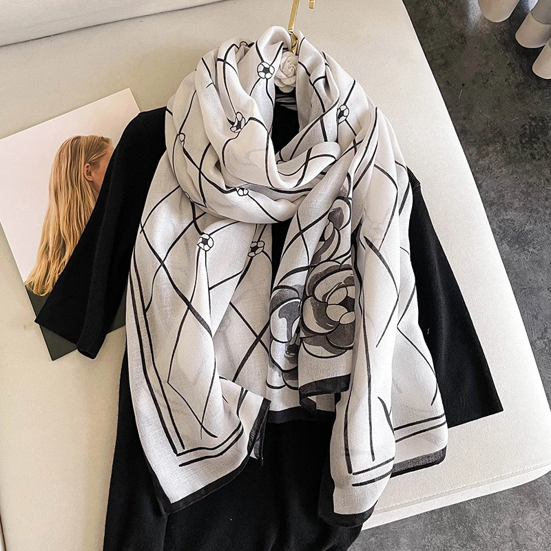 Sophisticated white cotton hijab / orna